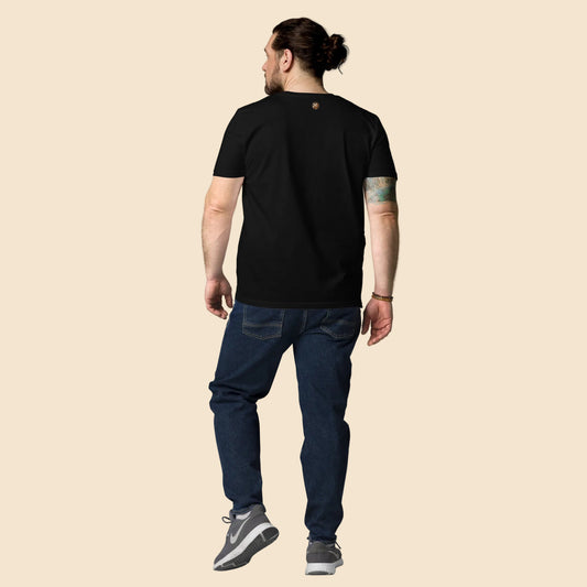 Hombre vistiendo camiseta negra unisex colección Groovy y Psicodelia
