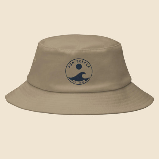 Gorro de pescador unisex en color caqui con diseño circular frontal retro Sun Seeker 1982.