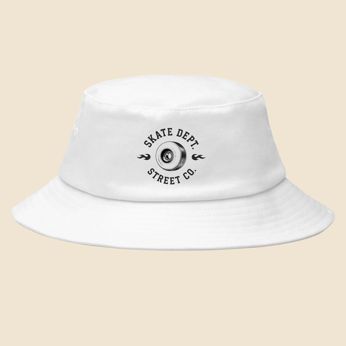Gorro de pescador unisex en color blanco con diseño circular frontal retro Skate Dept y rueda de monopatín.