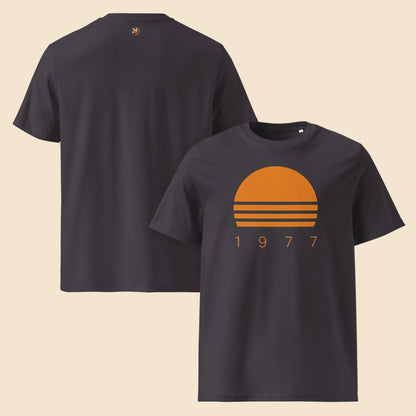 Camisetas gris oscuro con estampado geométrico de atardecer retro de 1977
