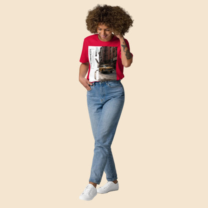 Look urbano con camiseta roja de corte unisex colección NYC Vintage
