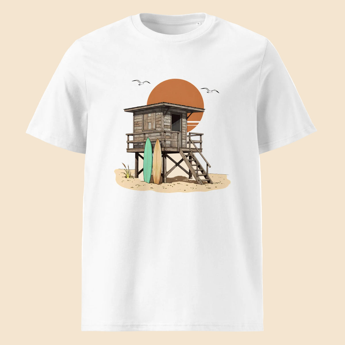 Camiseta blanca de algodón orgánico con ilustración de caseta de playa y tablas de surf Surf Shack Melian Vintage