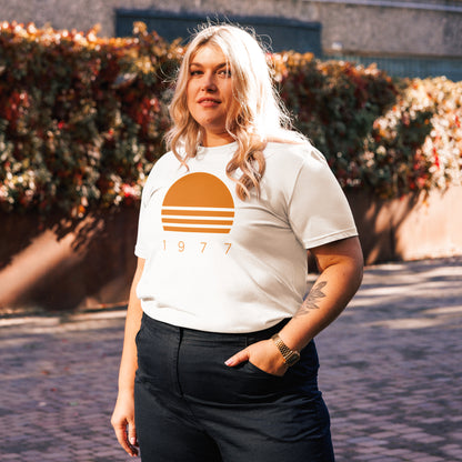 Estilo streetwear limpio con camiseta blanca estampada colección California Vintage
